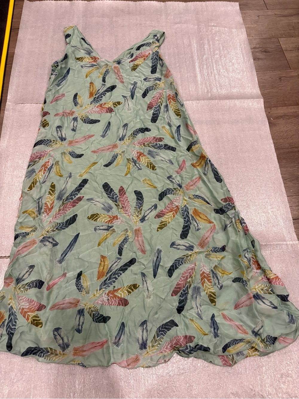 [M]Rosemarine Sleeveless V-Neck Feather Print Silk Blend Midi Dress Light Sage - Picture 2 of 8